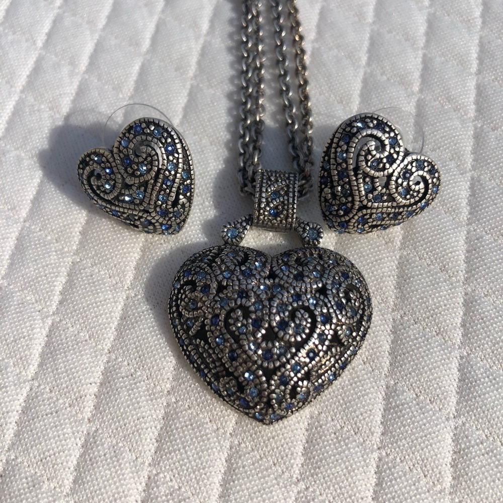 Heart pendant with matching heart earrings 🤍 - Picture 3 of 16